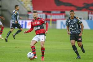 Copa do Brasil: Diego valoriza padrão de jogo ofensivo após goleada do Flamengo