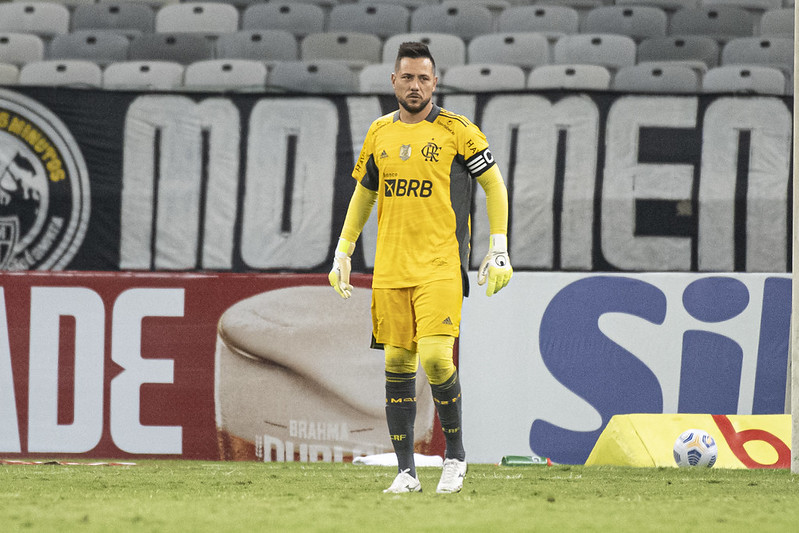 Diego Alves cita pressão externa e lamenta desatenção do Flamengo em derrota