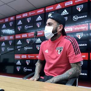 Autor do gol nos acréscimos, Liziero revela 'alívio' após vitória contra o Bahia