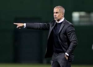 Sylvinho diz que 'desgaste físico e mental' afetou Corinthians em vitória em SC