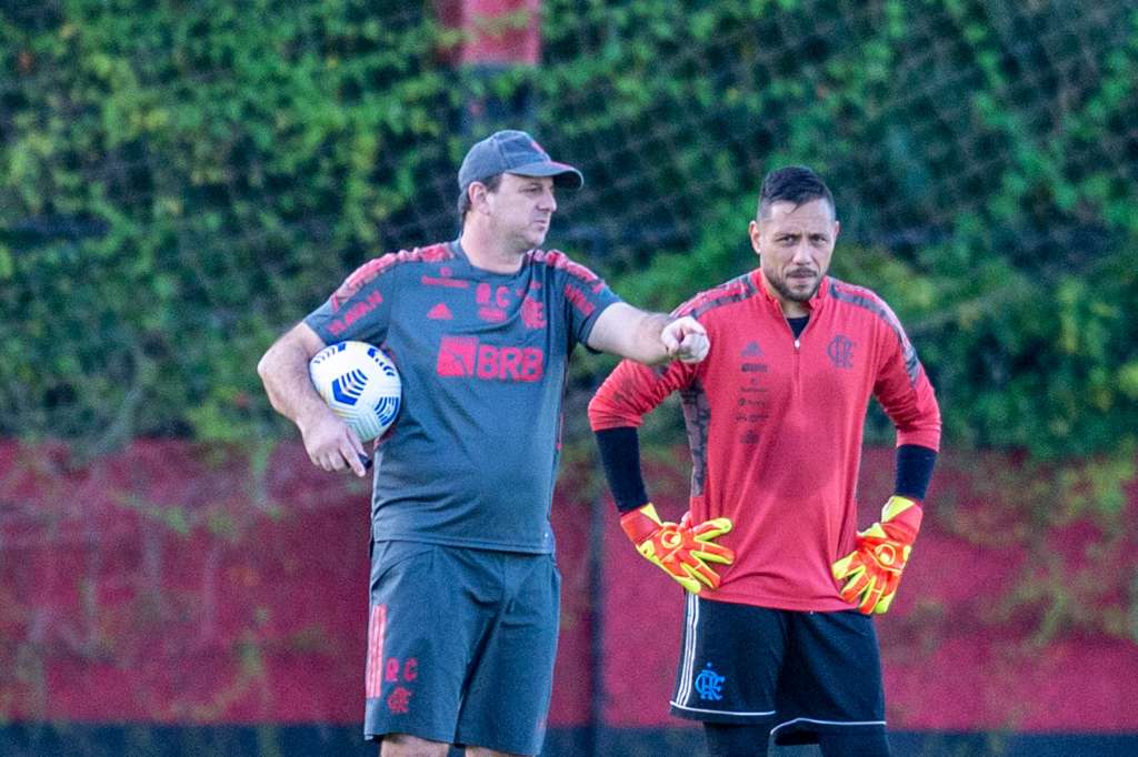 Reunião no Flamengo discute demissão de Rogério Ceni