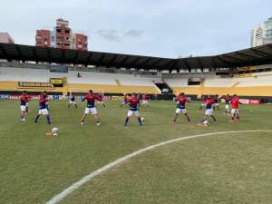 Jogadores cobram salários atrasados de time da Série C, que promete pagamento em breve