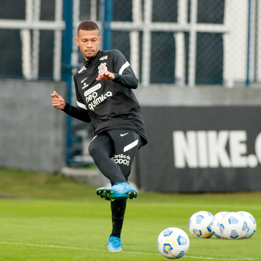 Confiante, João Victor diz que Corinthians vai ‘brigar lá em cima’ no Brasileirão