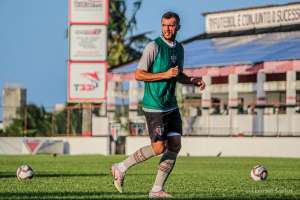 Série C: Apresentado, novo atacante promete melhora ofensiva do Ferroviário: 'Esse é nosso foco'