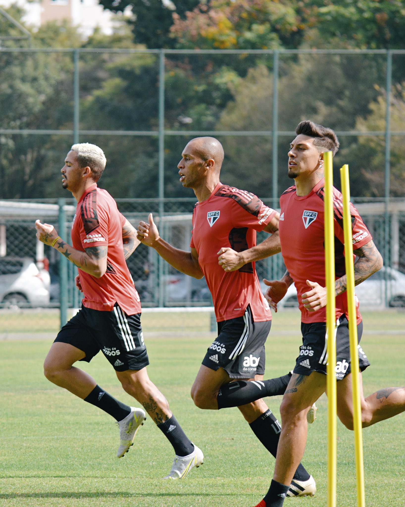 Trio do São Paulo treina e poderão enfrentar o Racing em Buenos Aires