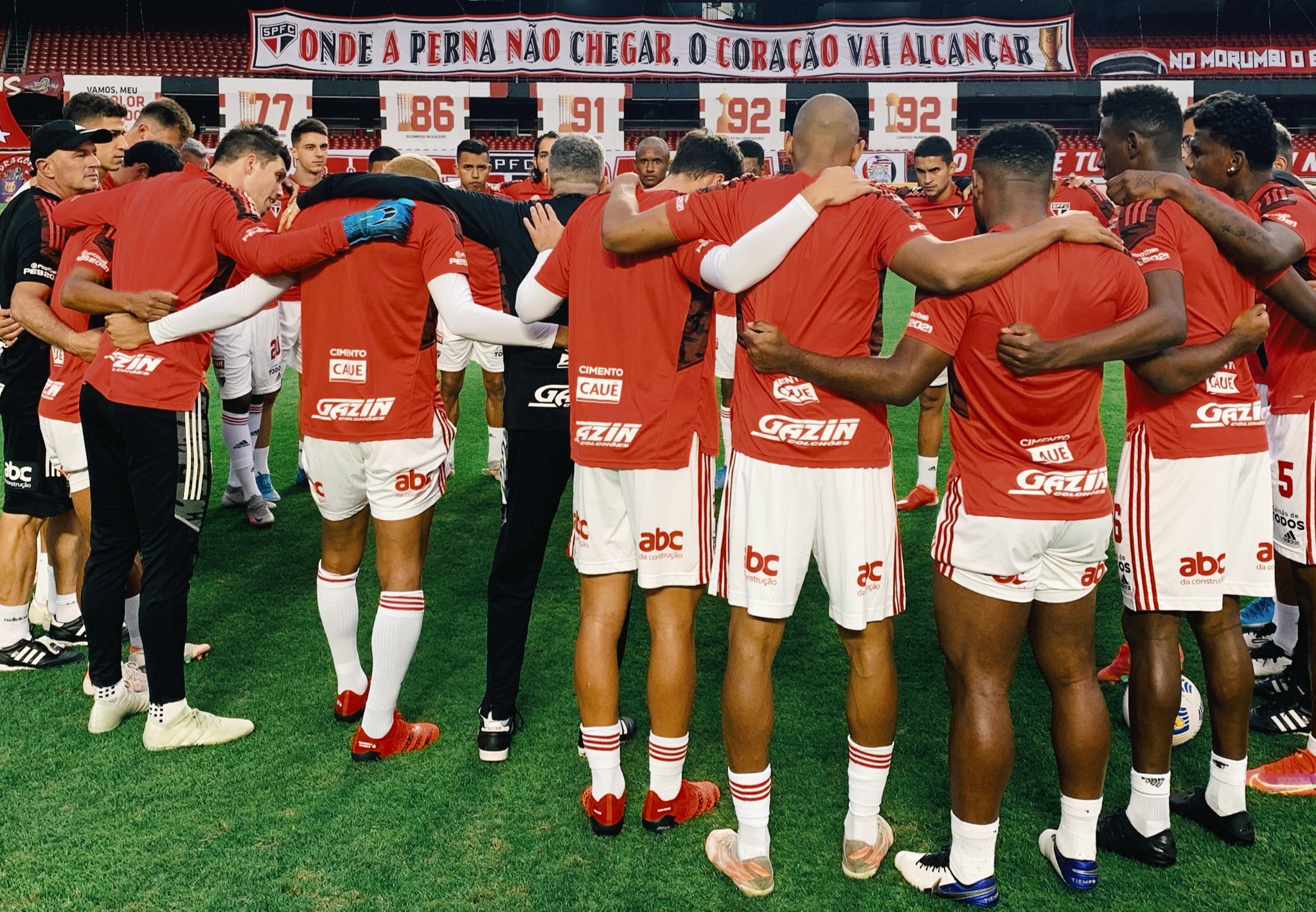 Massagista do São Paulo recebe alta um dia após mau súbito e susto no Morumbi