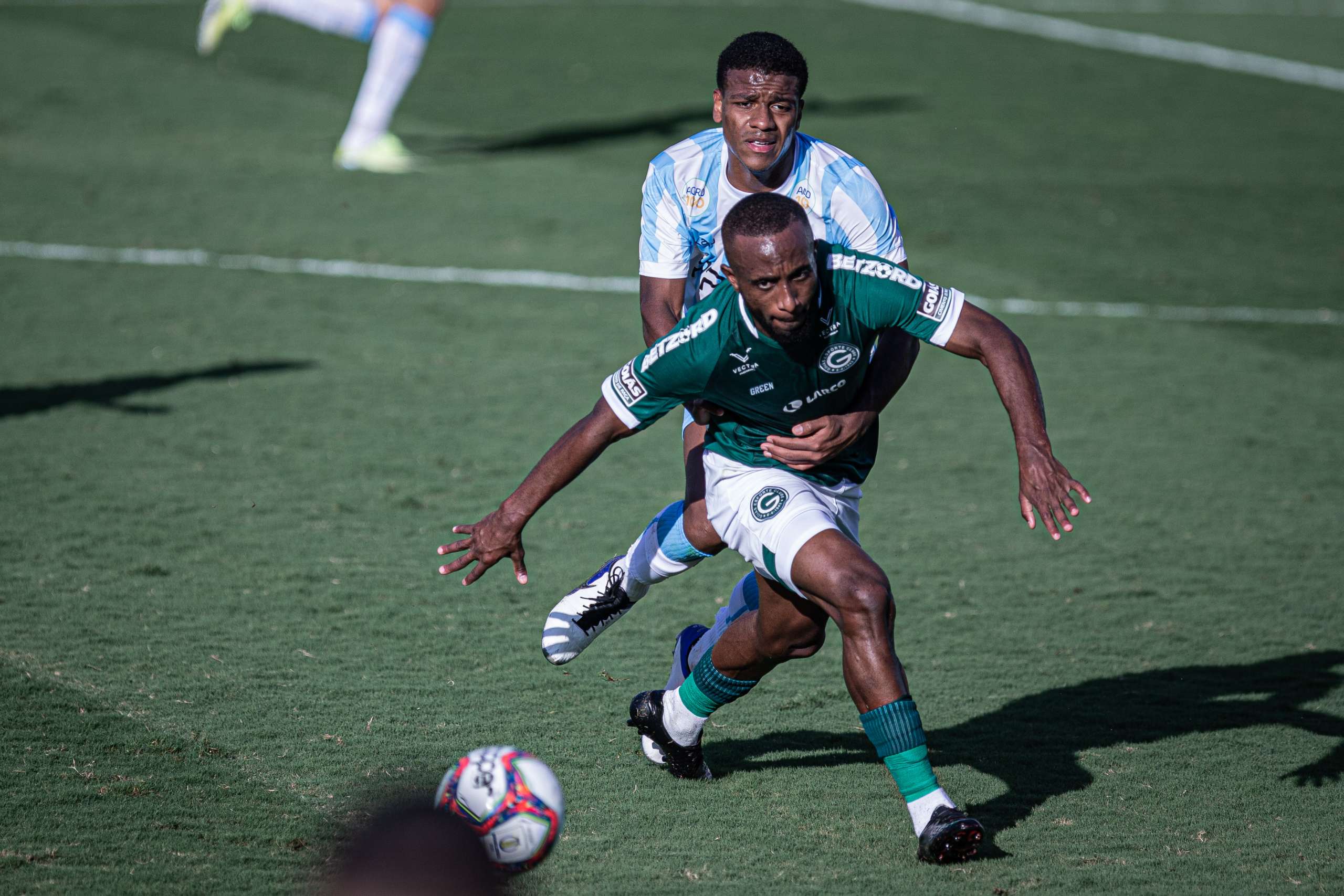 Goiás 0 x 0 Londrina – Muito movimento, mas nada de gols em duelo dos opostos na Série B