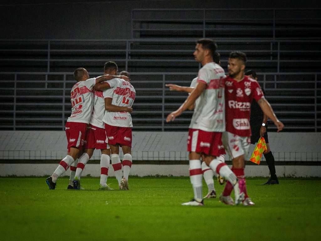 SÉRIE B: CRB vence e entra no G4 no lugar do Goiás; Vasco se salva no fim diante do líder Náutico
