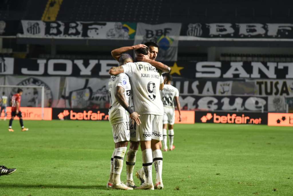 Volta de Jean Mota e boa fase de Carlos Sánchez dão ‘boa dor de cabeça’ no Santos