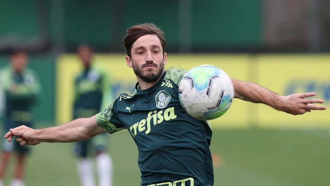 Diretor da Roma confirma contratação do lateral titular do Palmeiras