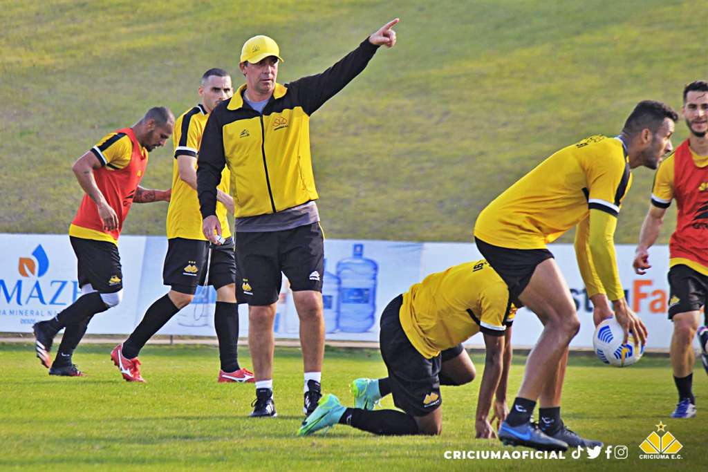 Sem atacantes, Criciúma finaliza preparação para encarar Fluminense na Copa do Brasil