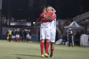 Brusque 3 x 0 Confiança - Quadricolor embala, cola no G4 e afunda rival na lanterna da Série B