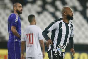Botafogo-RJ 2 x 0 Vasco-RJ - Fogão vence clássico, engata a terceira e ultrapassa o Vasco