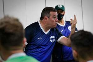 Após empate, time do G4 da Série B demite treinador