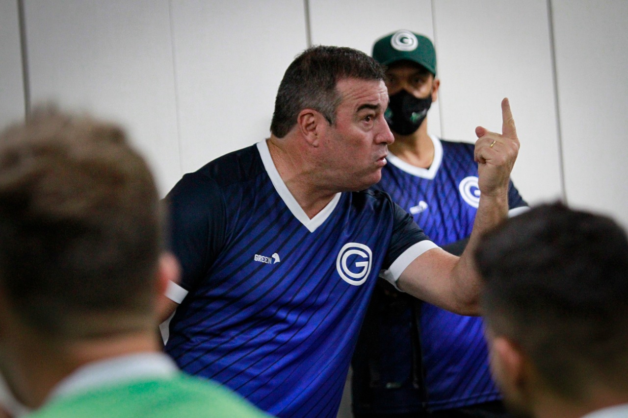 Após empate, time do G4 da Série B demite treinador