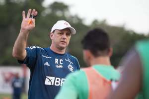 Ceni prega confiança em estilo de jogo do Flamengo e quer melhorar finalizações