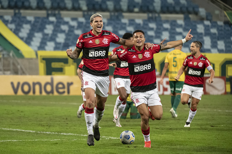 Cuiabá 0 x 2 Flamengo – Mengão joga mal, mas vence e encosta no G4!