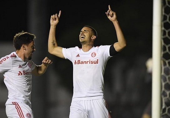 Corinthians negocia com artilheiro de grande clube da Série A