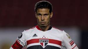 Cuiabá abre conversas, mas técnico veta contratação de ídolo do São Paulo