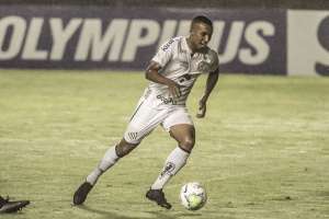 Lucas Braga lamenta gols perdidos e a derrota do Santos: 'Não adianta só criar'