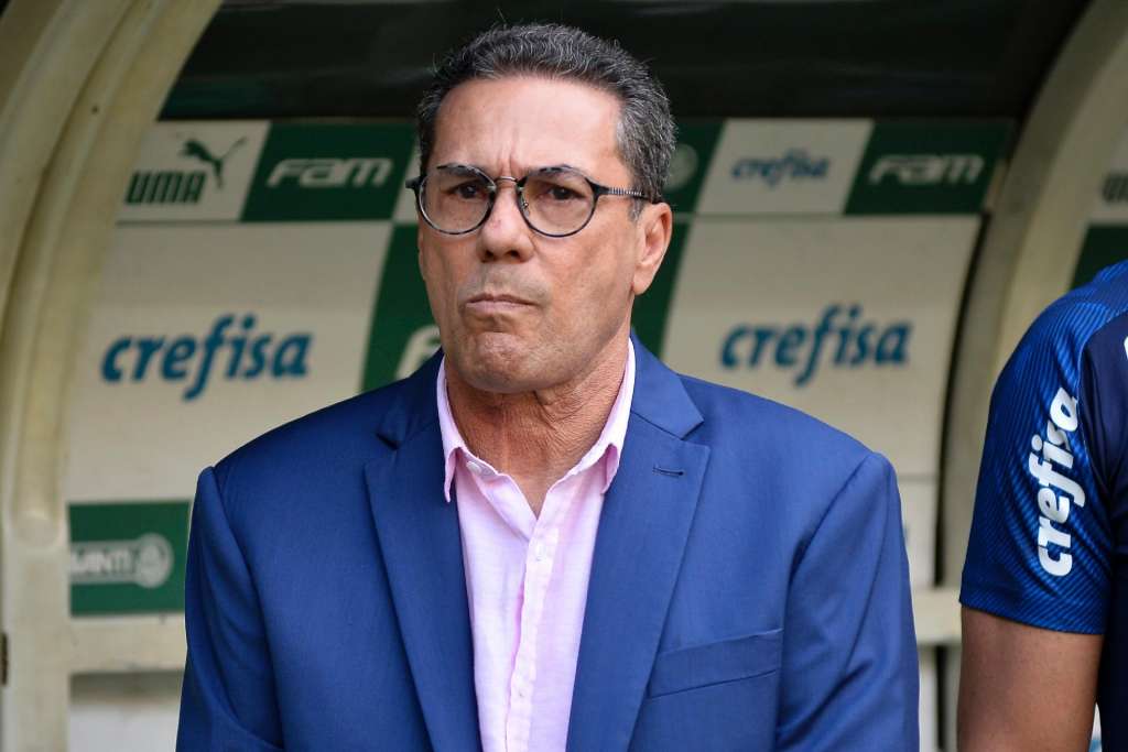 Cruzeiro se prepara para saída de Mozart e conversa com Luxemburgo