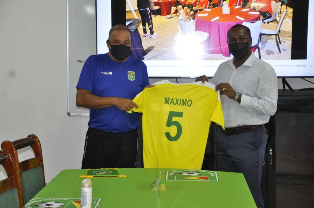 Após grande trabalho de renovação técnico brasileiro deixa Seleção de Guiana