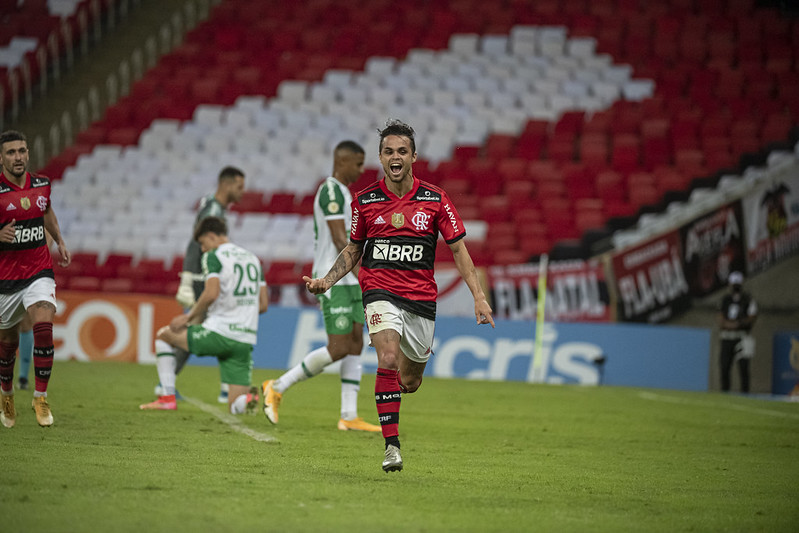 Autor do gol da vitória, Michael fala em ganhar confiança com a camisa do Flamengo