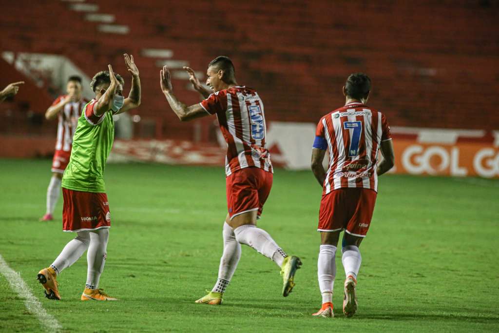 Seleção FI da 9ª rodada da Série B tem técnico e atacante do líder e representantes da goleada do Bugre