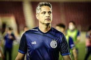 Lanterna da Série B anuncia demissão de treinador, ex-Atlético Mineiro