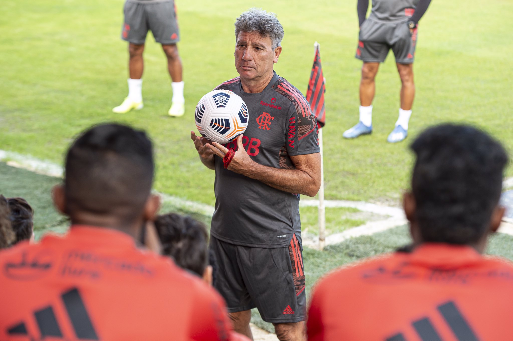 Renato Gaúcho aparece no BID e estreia pelo Flamengo; zagueiro é desfalque