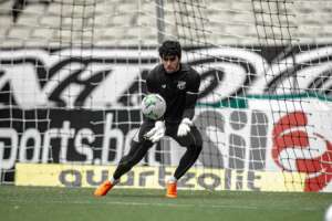 Grêmio estuda contratação de goleiro do Ceará