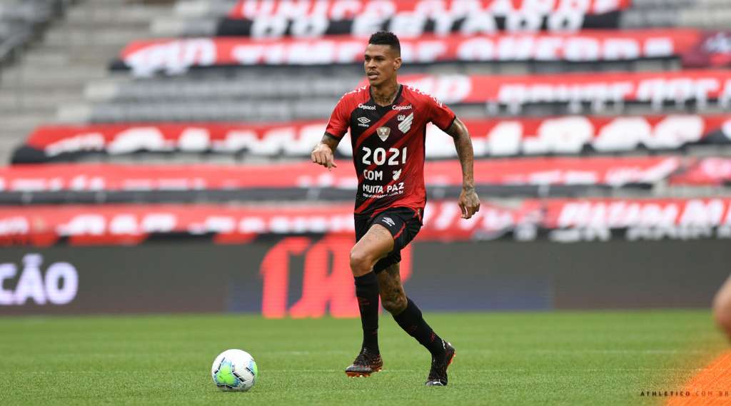 STJD pune dois jogadores e técnico do Athletico, que terá desfalques contra o Ceará