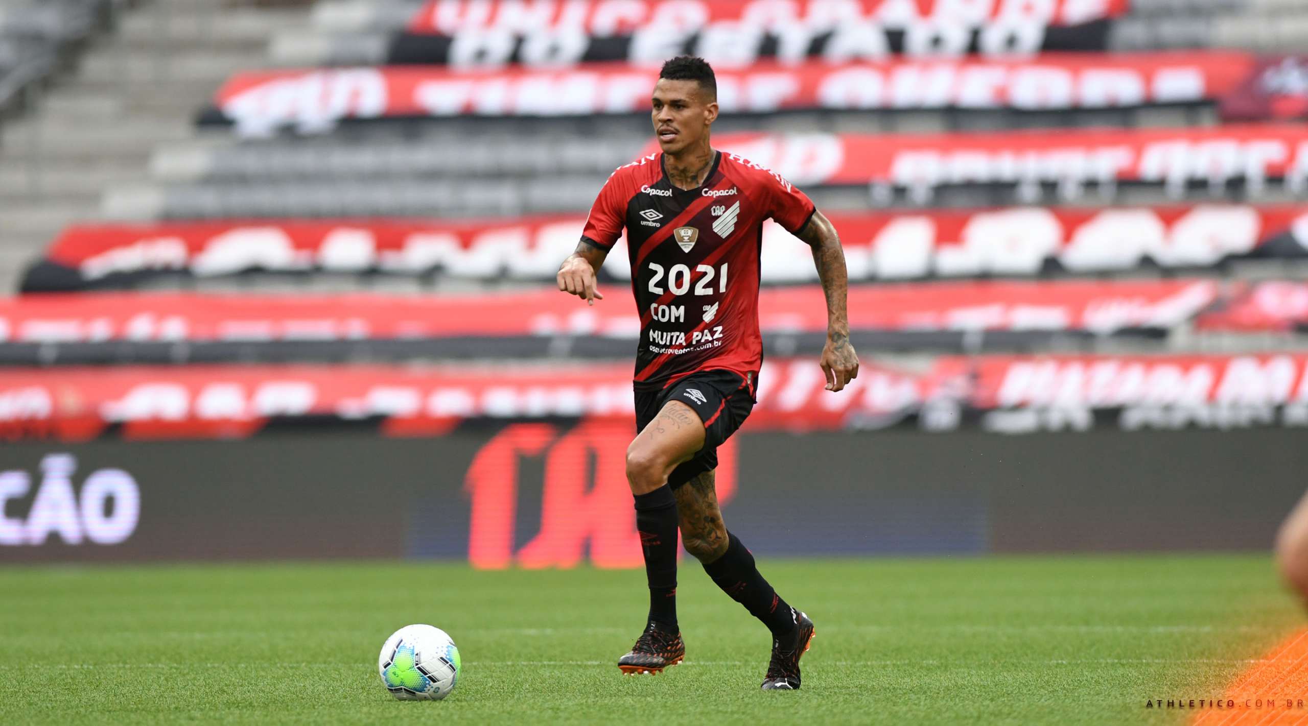 STJD pune dois jogadores e técnico do Athletico, que terá desfalques contra o Ceará