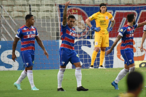 Fortaleza 1 x 0 Corinthians - Golaço de Robson coloca o Leão no G4 do Brasileirão