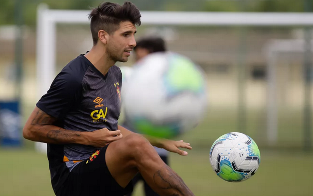 Meia de confiança de Jair Ventura deve ser anunciado pela Chapecoense