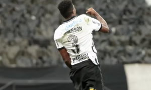 Após oito meses, zagueiro se despede do Corinthians e lamenta não ter jogado com a torcida
