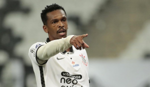 Jô tem carro apedrejado e desabafa: 'Lamentável'; Corinthians repudia