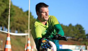 Lesionado desde 2019, goleiro da Chapecoense passa por outra cirurgia no joelho