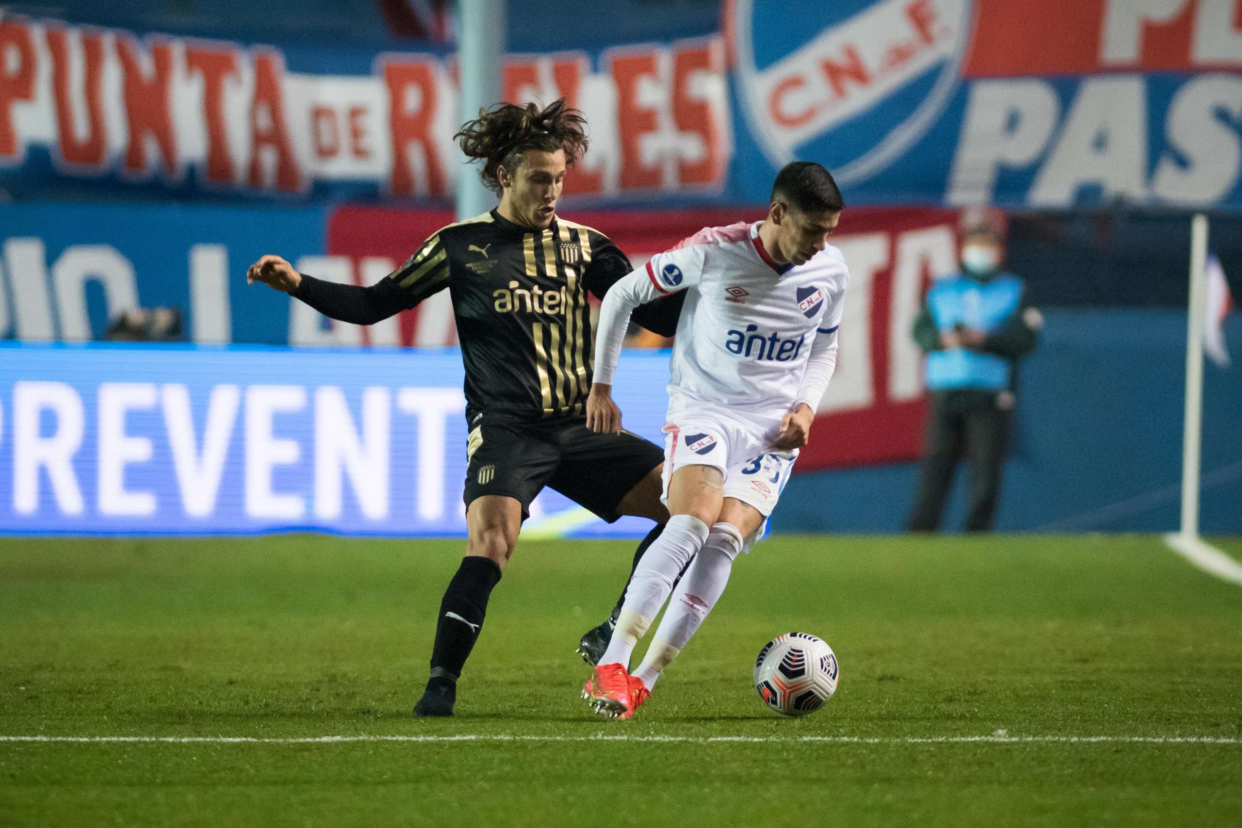 SUL-AMERICANA: Peñarol-URU vence fora e Rosario Central-ARG vacila no finalzinho