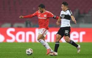 Libertadores: Abatido, Taison lamenta gols perdidos em eliminação do Internacional