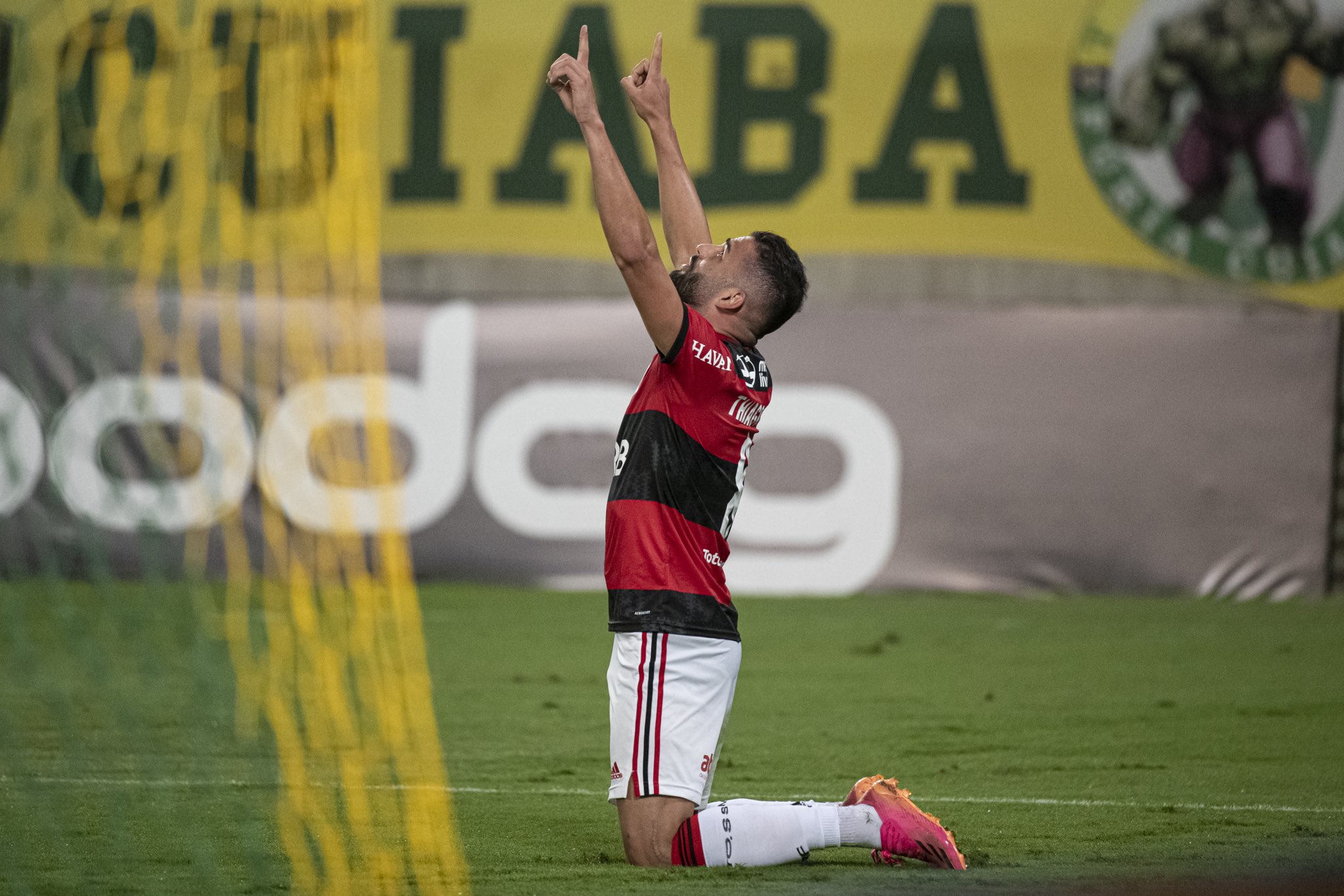 Após marcar gol, volante valoriza ‘briga sadia’ no meio-campo do Flamengo