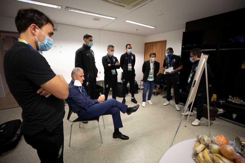 Copa América: Após derrota do Brasil para Argentina, torcedores fazem campanha por saída de Tite