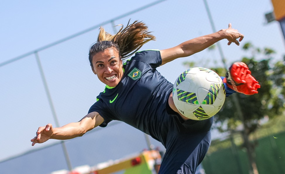 Marta treina, mas Nycole segue fora da seleção brasileira