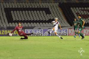 Marquinhos Gabriel comemora resultado largo na estreia de Lisca: 