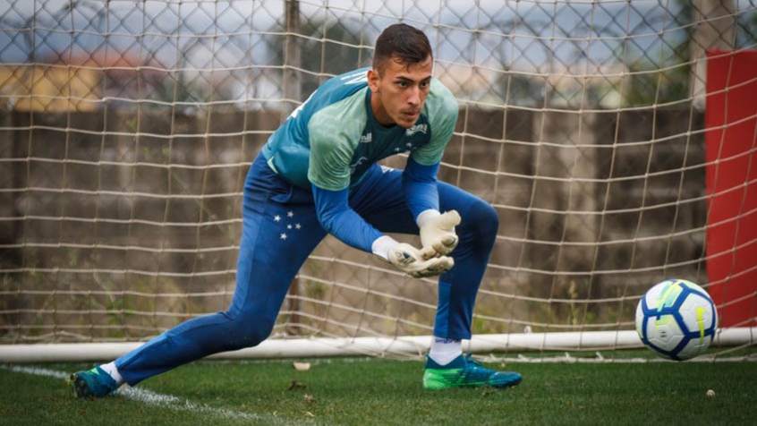 Série B: Cruzeiro libera goleiro de graça para time português