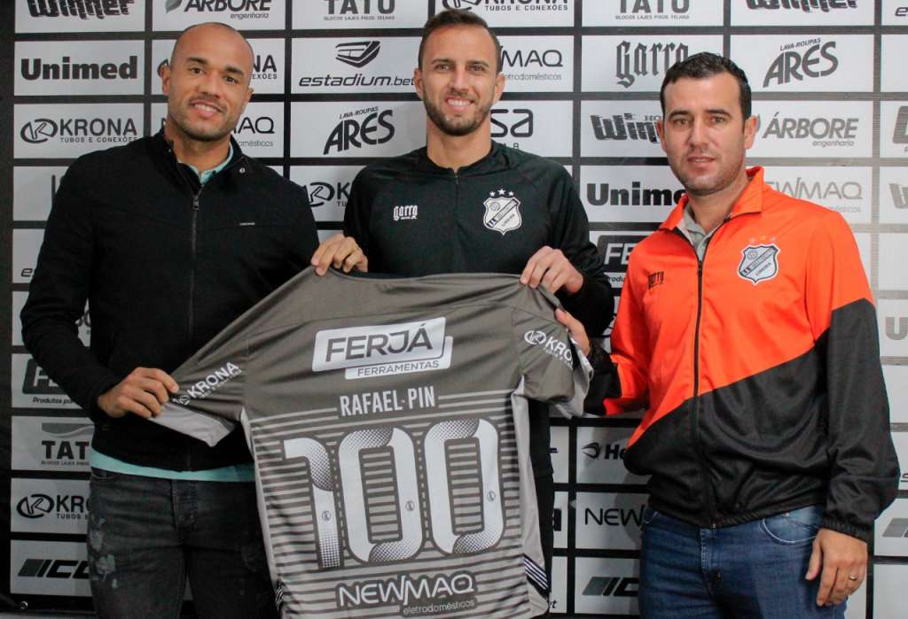 Série D: Jogador recebe homenagem após completar 100 jogos pela Inter de Limeira