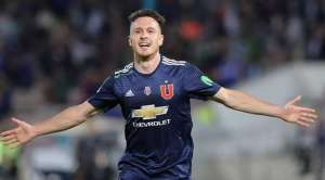 Sem Podolski, Fortaleza contrata ex-atacante de Universidad de Chile e Manchester United