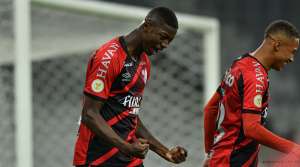 Athletico 2 x 1 Fortaleza - Furacão vence mais uma e dorme na liderança do Brasileirão