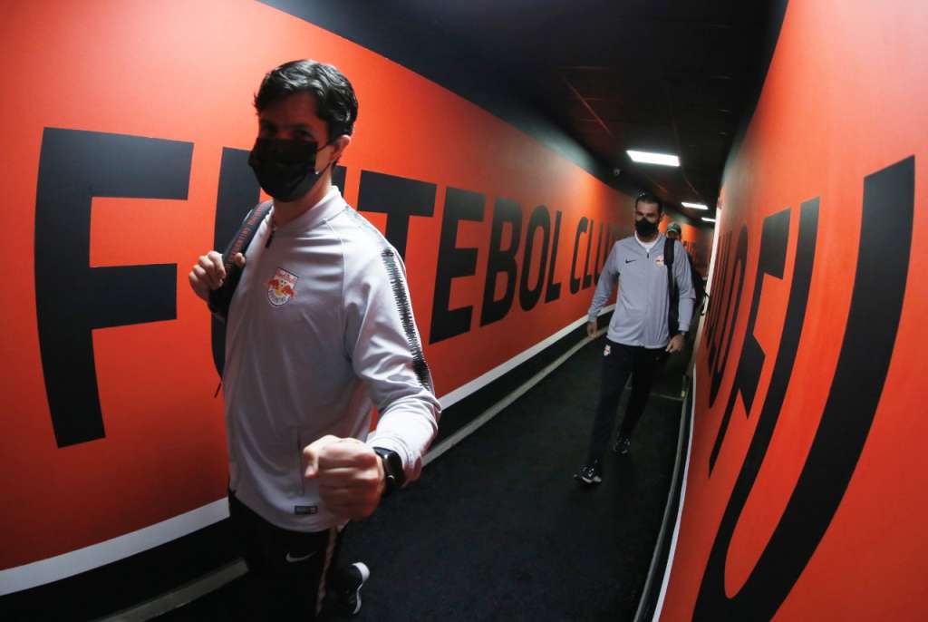 Treinador do RB Bragantino elogia momento, mas ressalta: ‘Liderança não é obsessão’