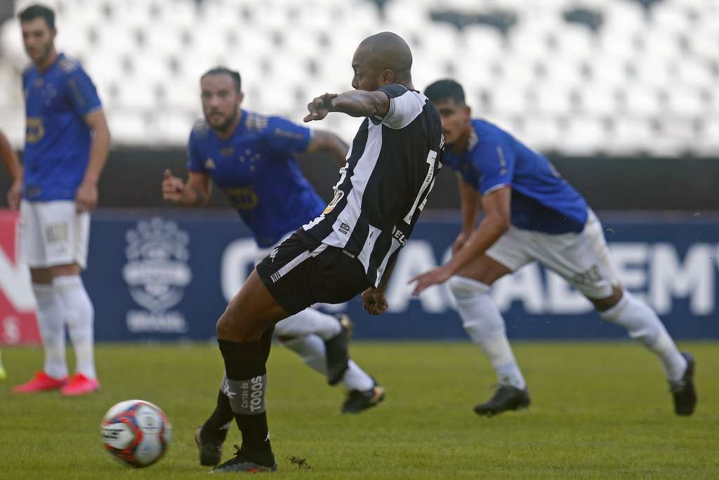 Botafogo 3 x 3 Cruzeiro – Marcelo Moreno tentou, mas Chay foi a estrela do sábado!